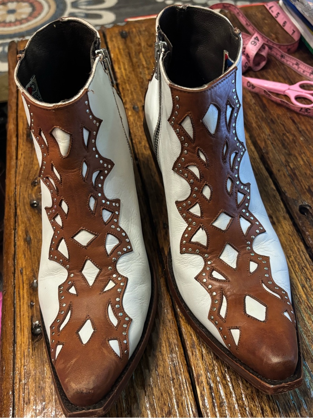 Yippee Ki Yay by Old Gringo Litvinov White & Brass Booties (Style YBL675-1)